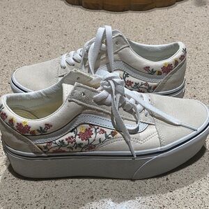 Vans Cream Floral Platform Old Skool Sneakers - Embroidered Flowers